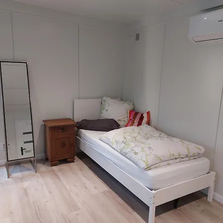 Accommodatie bij particulieren Gartenzimmer Handwerker- Oder Messezimmer *